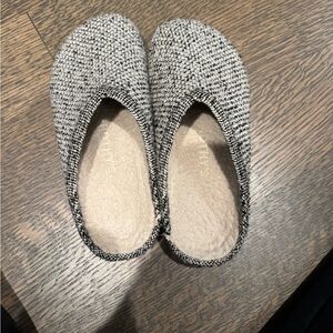 Rothys The Cozy Clog Cookies & Cream Boucle Size 5